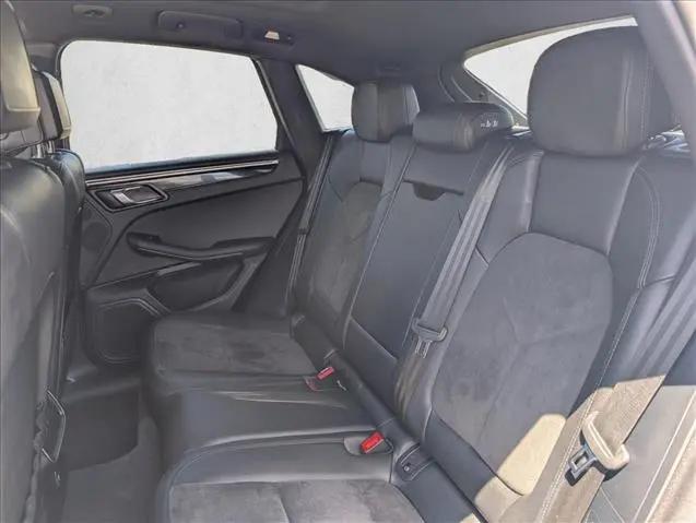 2021 Porsche Macan Macan