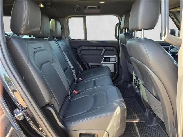 2023 Land Rover Defender 130 SE