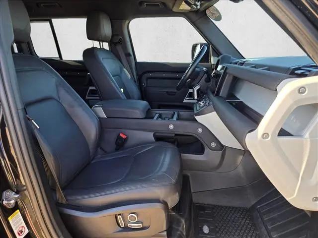 2023 Land Rover Defender 130 SE