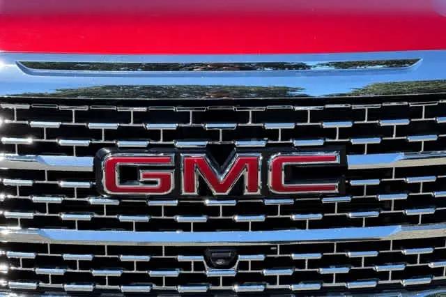 2023 GMC Acadia AWD Denali
