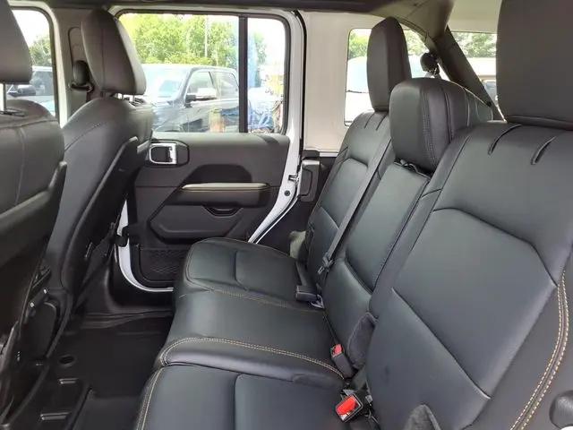 2024 Jeep Wrangler 4-Door Sahara 4x4