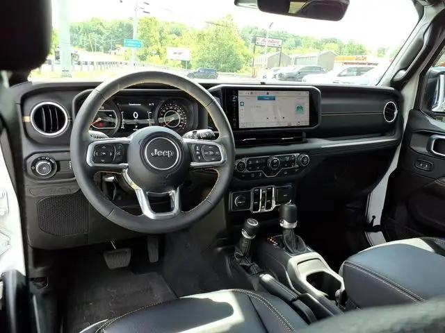 2024 Jeep Wrangler 4-Door Sahara 4x4