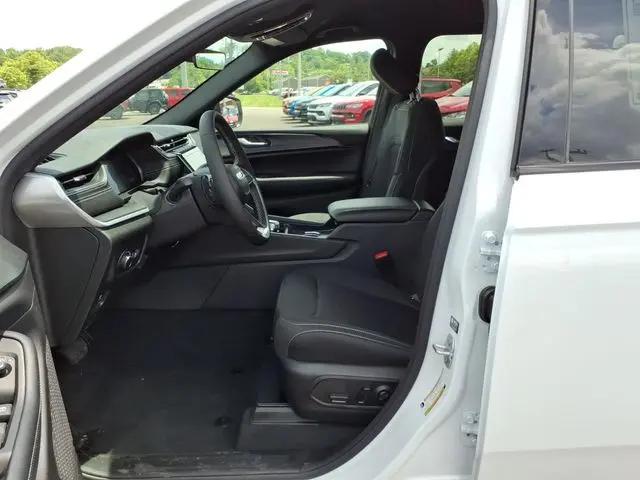 2026 Jeep Grand Cherokee Laredo 4x4