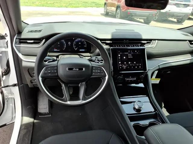 2026 Jeep Grand Cherokee Laredo 4x4