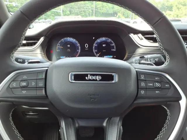 2026 Jeep Grand Cherokee Laredo 4x4
