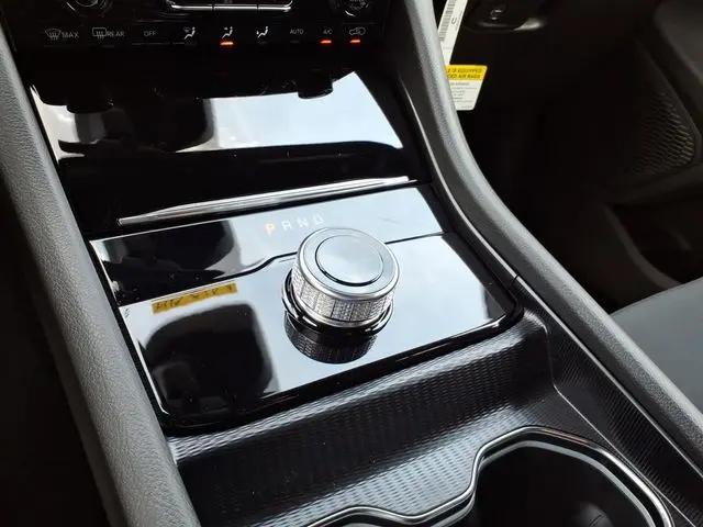 2026 Jeep Grand Cherokee Laredo 4x4