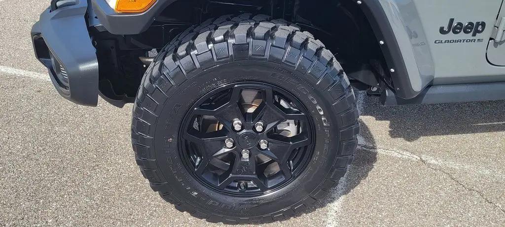 2023 Jeep Gladiator Sport