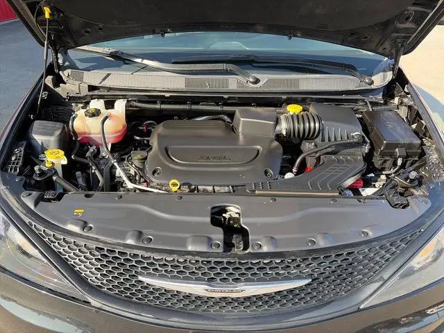 2023 Chrysler Voyager LX