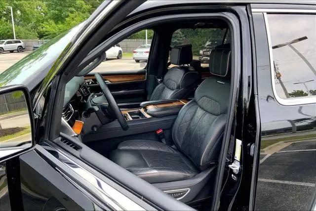 2023 Jeep Grand Wagoneer L Series III 4x4