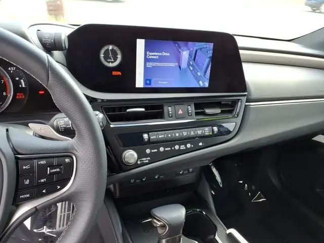 2023 Lexus ES 350 F SPORT Handling