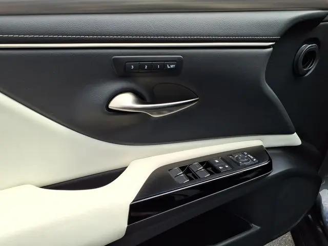 2023 Lexus ES 350 F SPORT Handling