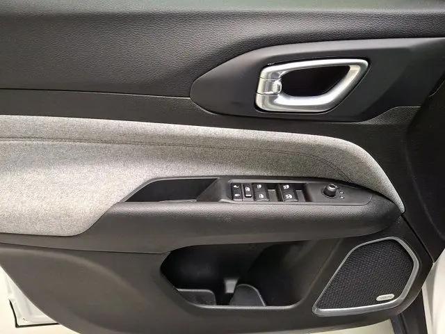 2023 Jeep Compass Latitude Lux FWD