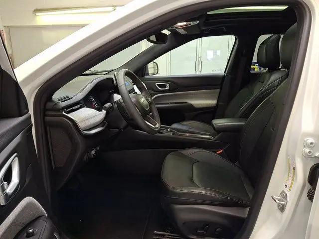 2023 Jeep Compass Latitude Lux FWD