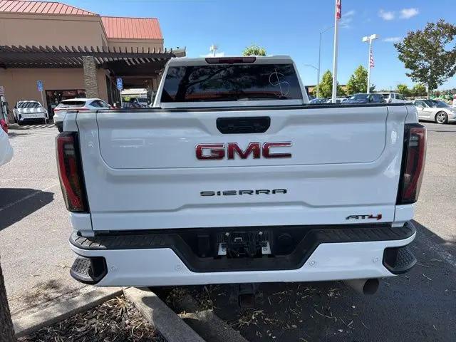 2025 GMC Sierra 2500HD 4WD Crew Cab Standard Bed AT4