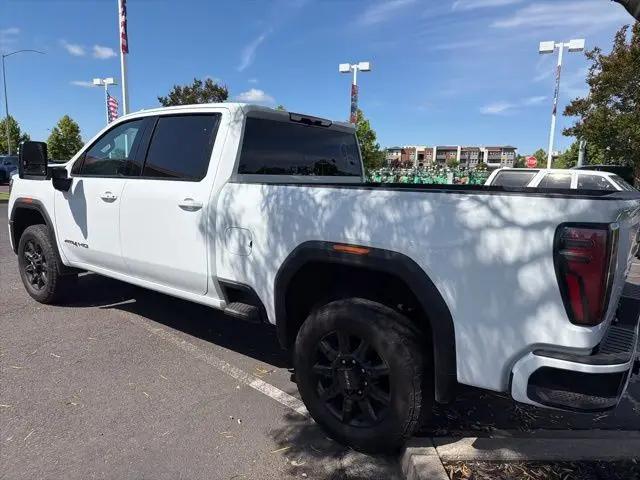 2025 GMC Sierra 2500HD 4WD Crew Cab Standard Bed AT4