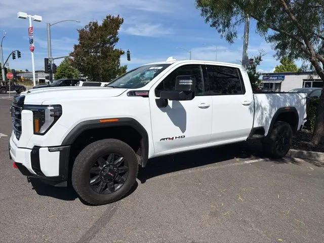 2025 GMC Sierra 2500HD 4WD Crew Cab Standard Bed AT4