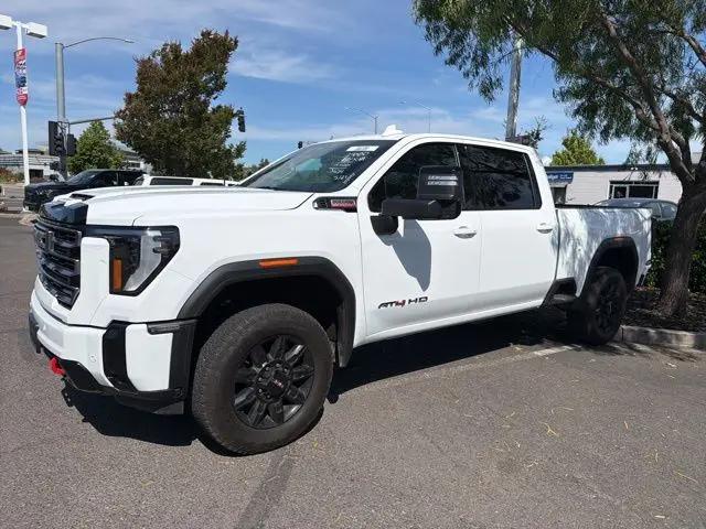 2025 GMC Sierra 2500HD 4WD Crew Cab Standard Bed AT4