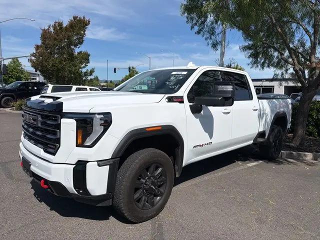 2025 GMC Sierra 2500HD 4WD Crew Cab Standard Bed AT4