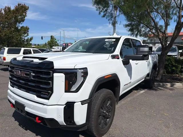 2025 GMC Sierra 2500HD 4WD Crew Cab Standard Bed AT4
