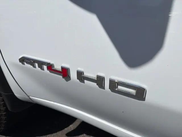 2025 GMC Sierra 2500HD 4WD Crew Cab Standard Bed AT4