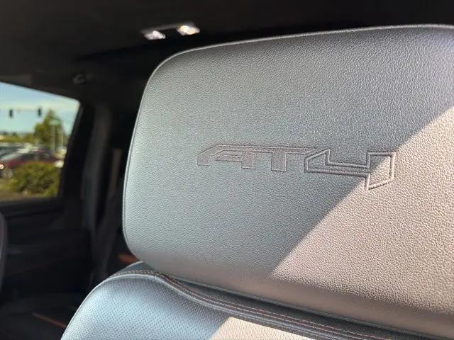 2025 GMC Sierra 2500HD 4WD Crew Cab Standard Bed AT4