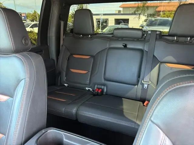 2025 GMC Sierra 2500HD 4WD Crew Cab Standard Bed AT4