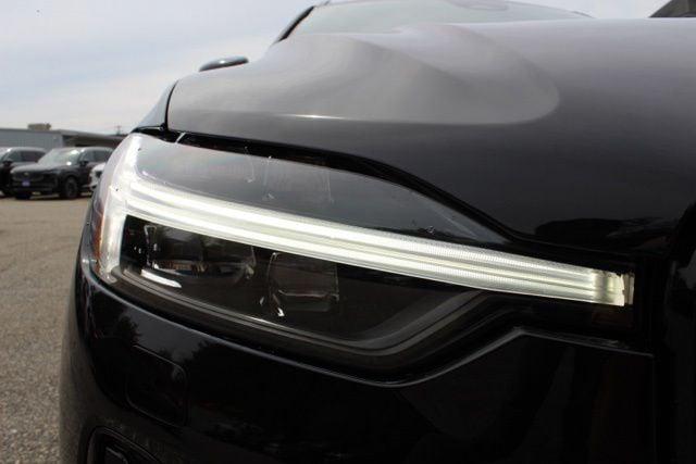2026 Volvo XC60 B5 Ultra Black Edition