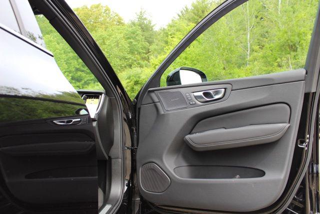 2026 Volvo XC60 B5 Ultra Black Edition