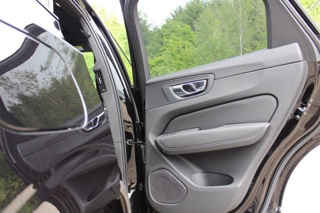 2026 Volvo XC60 B5 Ultra Black Edition