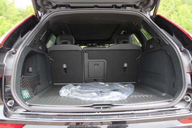 2026 Volvo XC60 B5 Ultra Black Edition