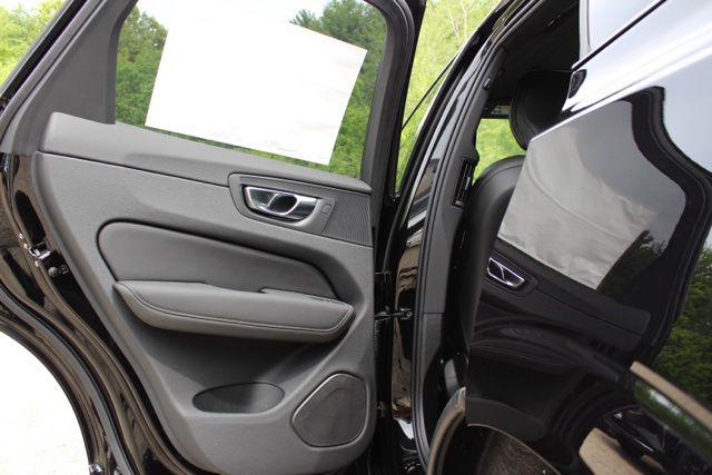 2026 Volvo XC60 B5 Ultra Black Edition