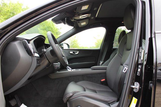2026 Volvo XC60 B5 Ultra Black Edition