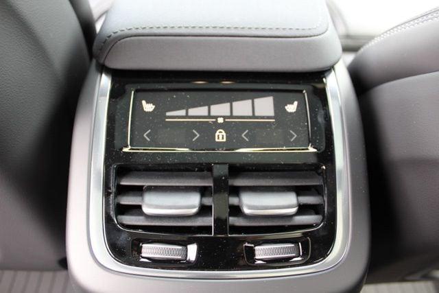 2026 Volvo XC60 B5 Ultra Black Edition