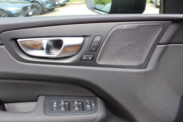 2026 Volvo XC60 B5 Ultra Black Edition