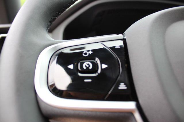 2026 Volvo XC60 B5 Ultra Black Edition