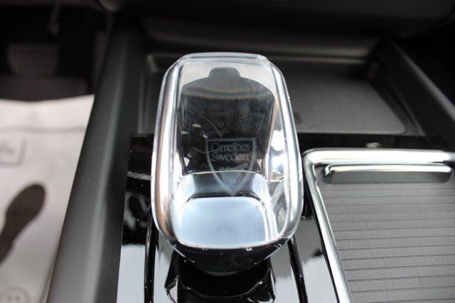 2026 Volvo XC60 B5 Ultra Black Edition