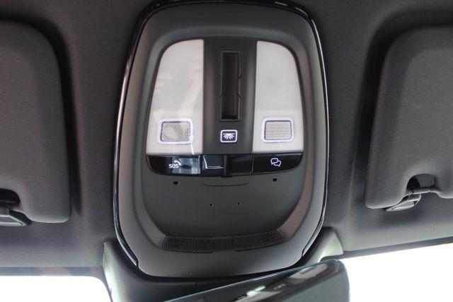 2026 Volvo XC60 B5 Ultra Black Edition