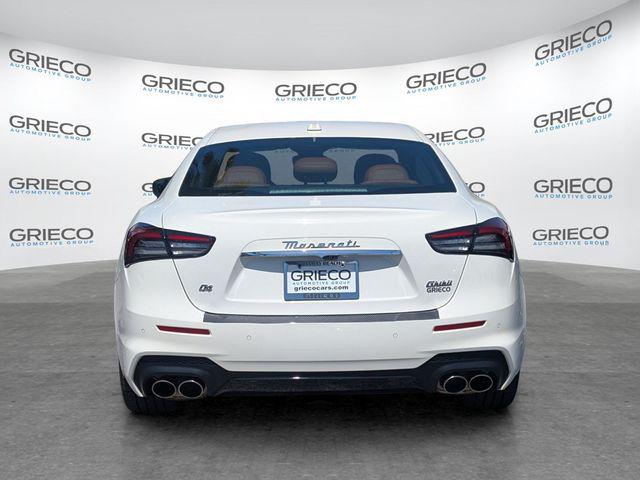 2022 Maserati Ghibli Modena Q4