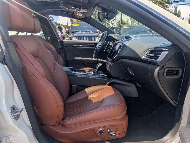 2022 Maserati Ghibli Modena Q4
