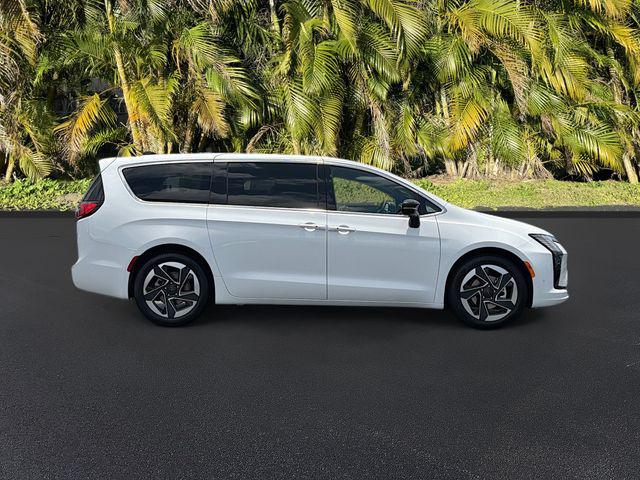 2027 Chrysler Pacifica Limited