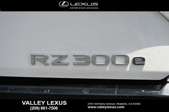 2024 Lexus 300 Premium
