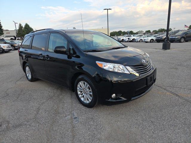 2014 Toyota Sienna XLE V6 8 Passenger for sale in Des Moines, IA