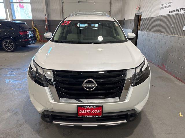 2025 Nissan Pathfinder SL 4WD