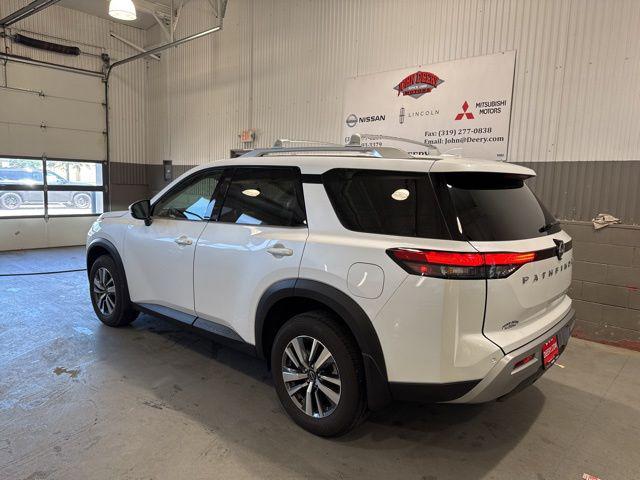 2025 Nissan Pathfinder SL 4WD