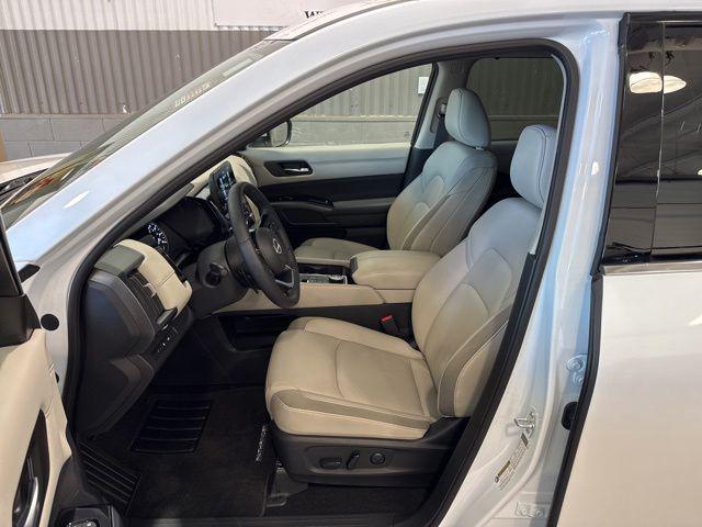 2025 Nissan Pathfinder SL 4WD