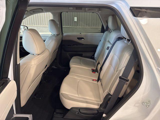 2025 Nissan Pathfinder SL 4WD