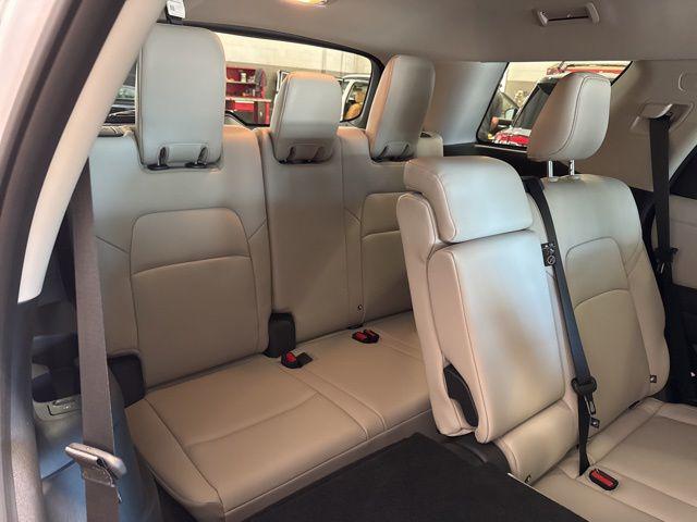2025 Nissan Pathfinder SL 4WD