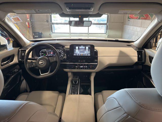 2025 Nissan Pathfinder SL 4WD