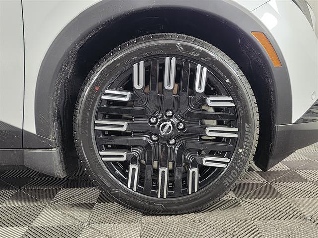 2026 Nissan LEAF PLATINUM+