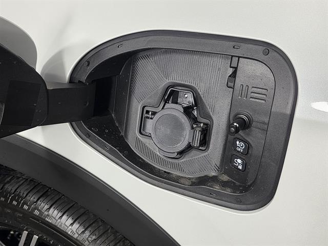 2026 Nissan LEAF PLATINUM+
